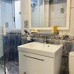Sunshine House Адехе