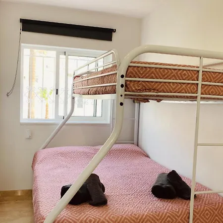 בית נופש Sunshine House אדחה